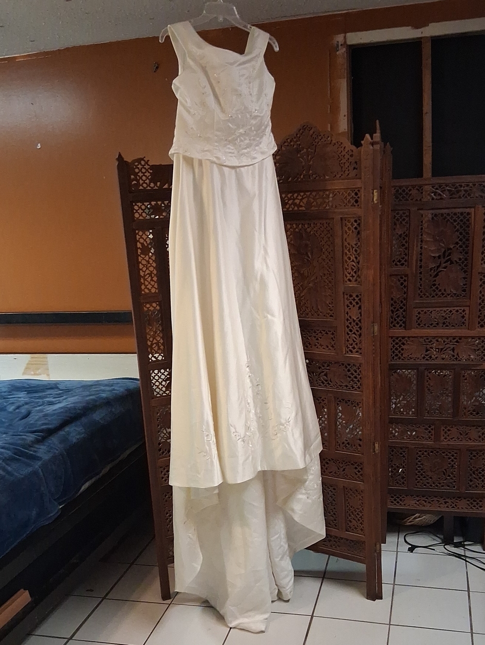 Elegant Ivory Embroidered Sleeveless Bridal Gown-29